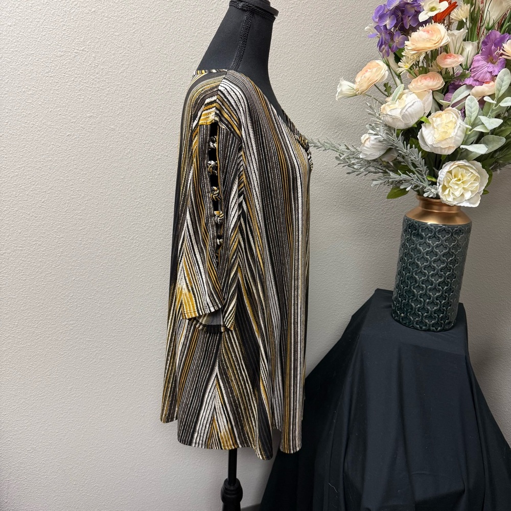 Cato 26/28W Black Gold Stripe Tunic Top w/ Crisscross Neck & Button Sleeves - Picture 4 of 9
